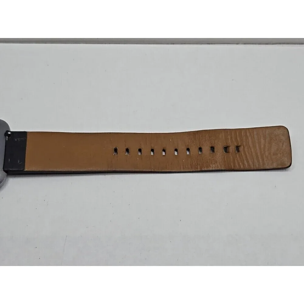Fitbit Versa FB505 Special Edition Silver Smartwatch Activity Tracker No Charger